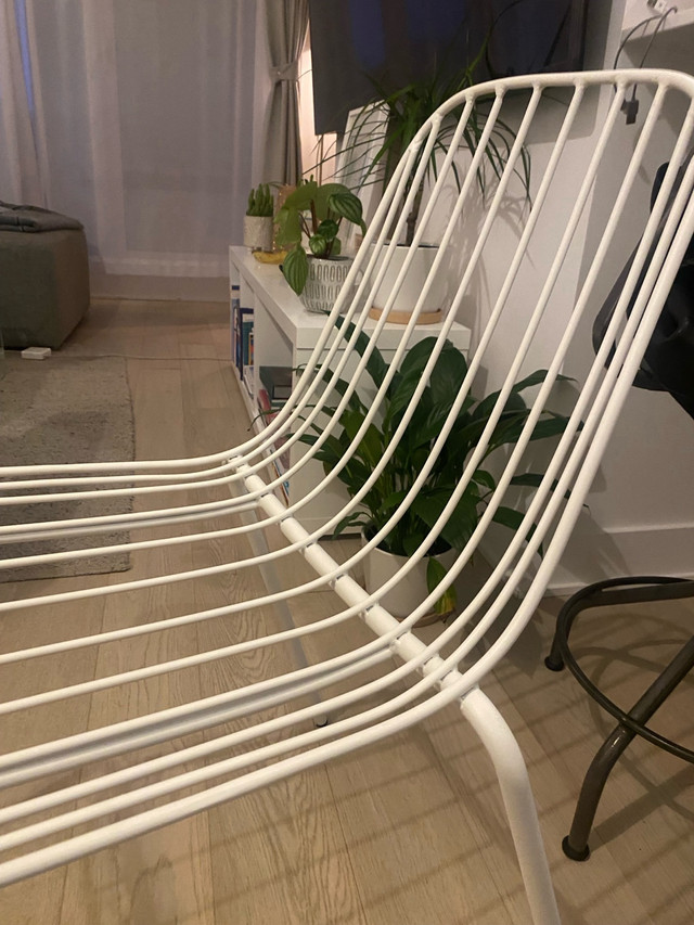 4 chaises de jardin blanches  dans Mobilier pour terrasse et jardin  à Ville de Montréal - Image 2