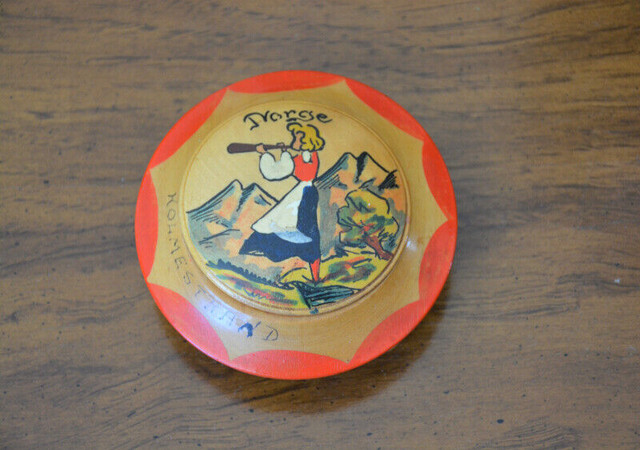 Vintage hand Painted wood plate and ring box with cover in Arts & Collectibles in City of Montréal - Image 4