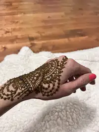 Henna Artist 