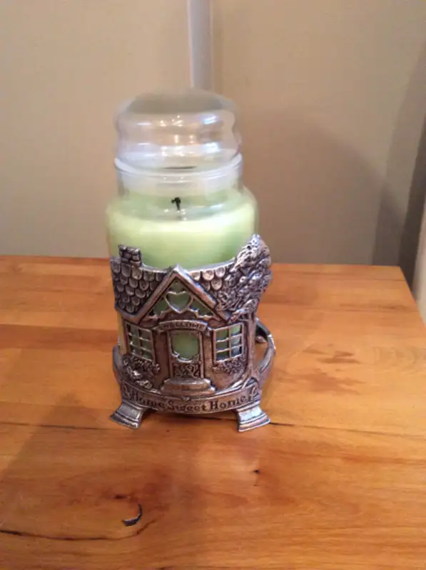 Candle Holder in Home Décor & Accents in Trenton - Image 2