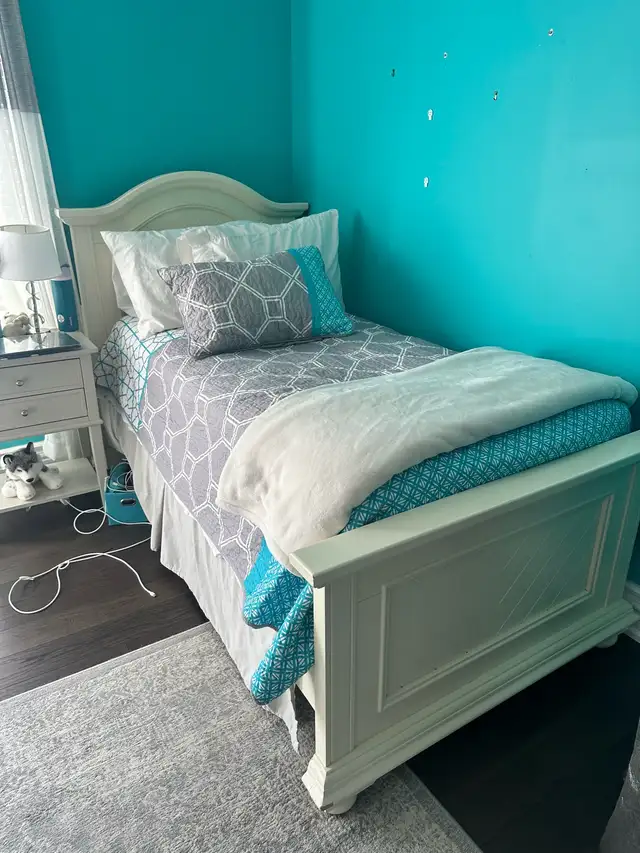 Country Style Twin Bed and Desk/Chair   in Beds & Mattresses in Oshawa / Durham Region - Image 2