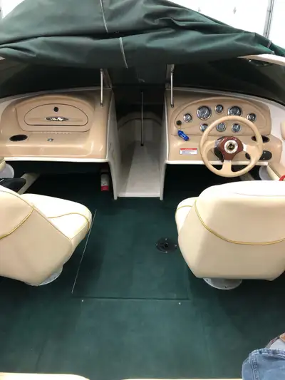 Very good condition 185 Sea Ray with 4.3 litre Merc. 2nd owner for 4 years. Always stored under cove...