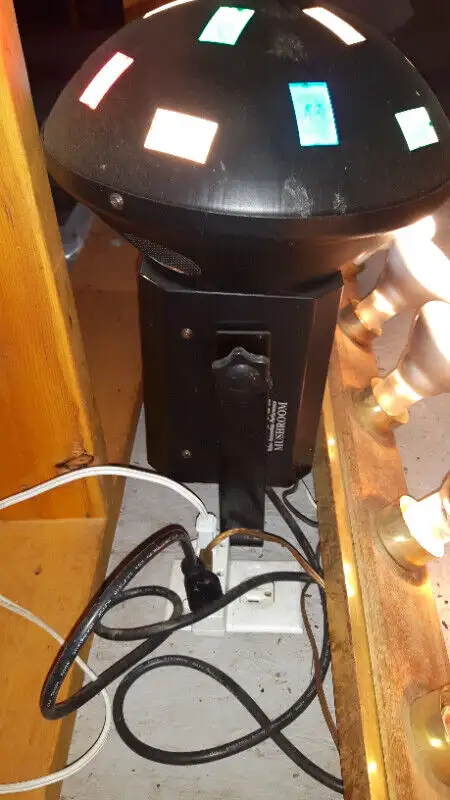 CHAUVET MUSHROOM STAGE & DJ DANCE PARTY LIGHT in Performance & DJ Equipment in Red Deer - Image 5