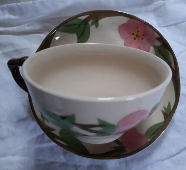 Vintage Franciscan Desert Rose 4 cups and saucers in Arts & Collectibles in Norfolk County - Image 2