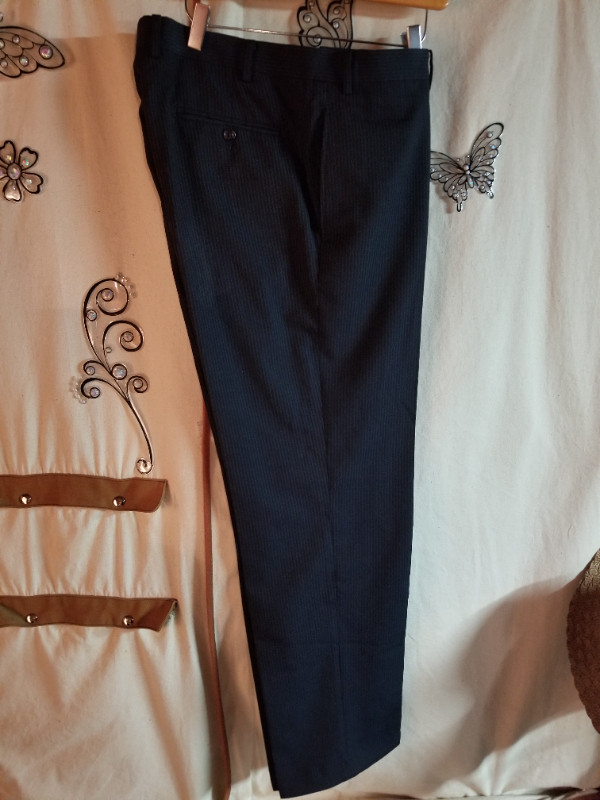 Pant Homme , chandail,  jeans ,Trench coat beige dans Femmes - Autre  à Laval/Rive Nord - Image 3