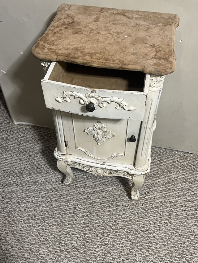 Antique dresser Dressers & Wardrobes Edmonton Kijiji