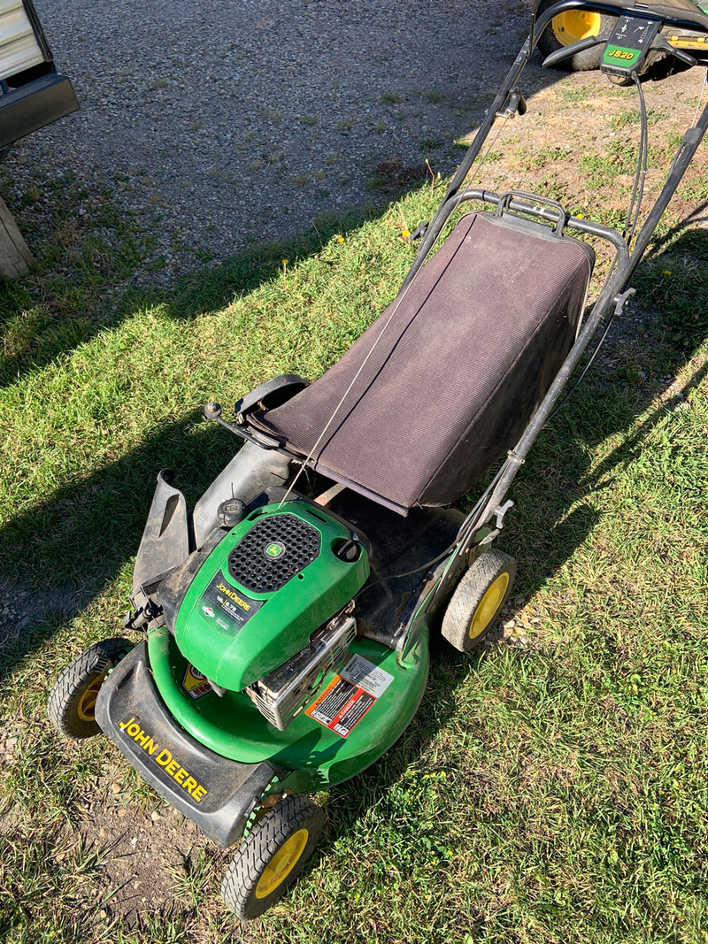 JOHN DEERE JS20 SELF PROPELLED LAWNMOWER Lawnmowers & Leaf Blowers