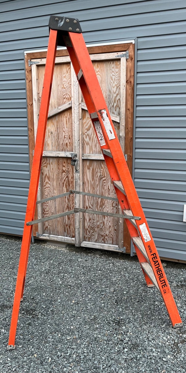 8ft Featherlite Class 1 Step Ladder Ladders & Scaffolding Cole Harbour Kijiji