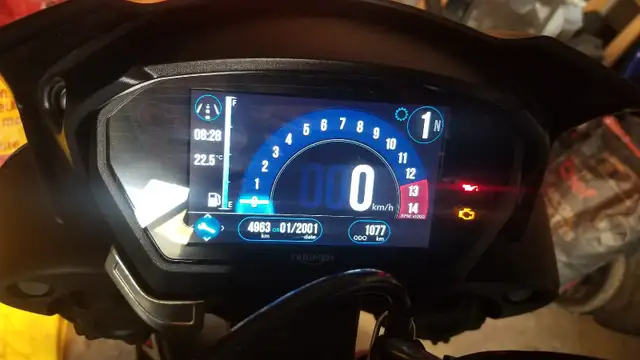 2019 Triumph Street Triple 765cc RS (VERY low mileage) in Sport Bikes in Mississauga / Peel Region - Image 6