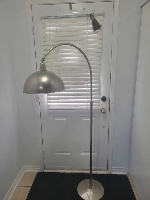 Standing Floor Lamp in Indoor Lighting & Fans in Oshawa / Durham Region - Image 2