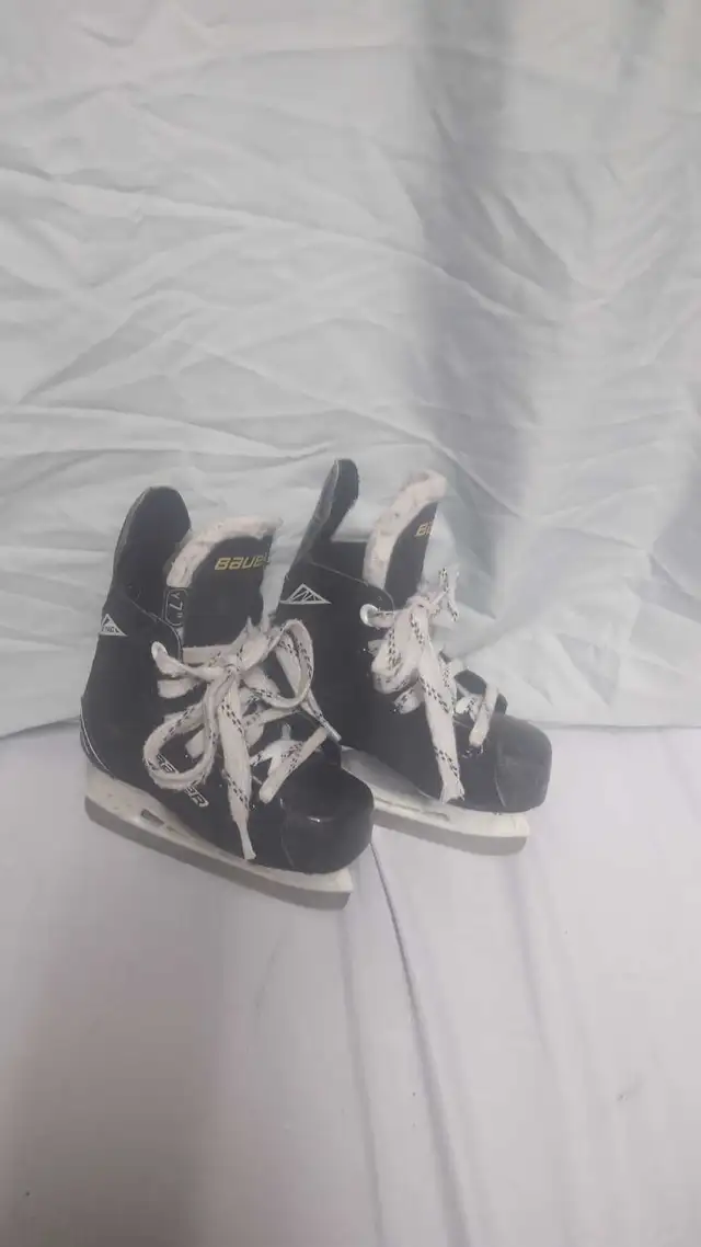 Toddler Brauer  Ice Skates size Y7R/ toddler size US 8
