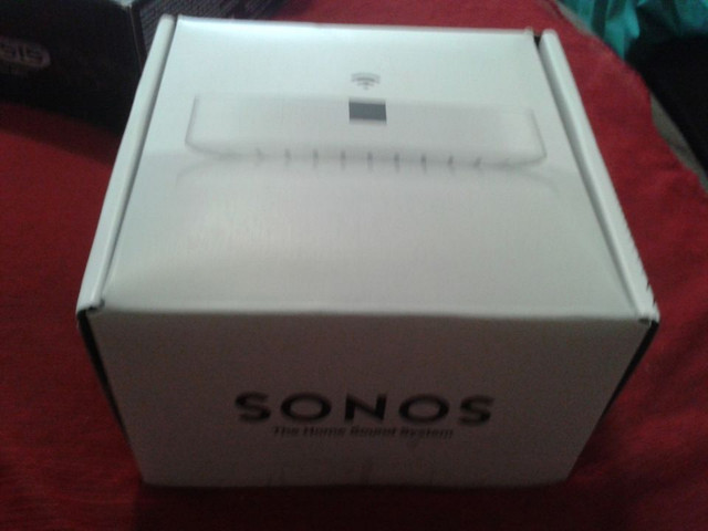 Sonos BOOSTUS1 Boost Wireless Speaker Transmitter - White w/ AC in Speakers in City of Toronto