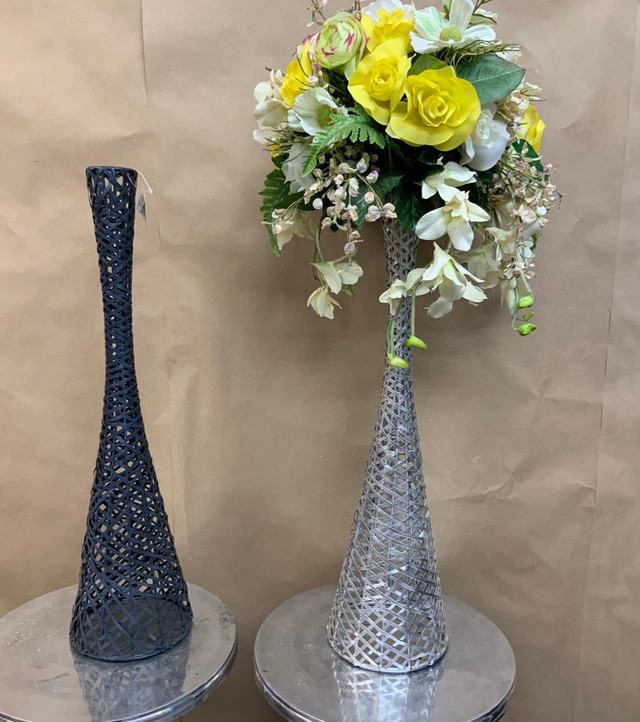 Metal Eiffel Tower flowers stand 24”  in Home Décor & Accents in Markham / York Region - Image 2