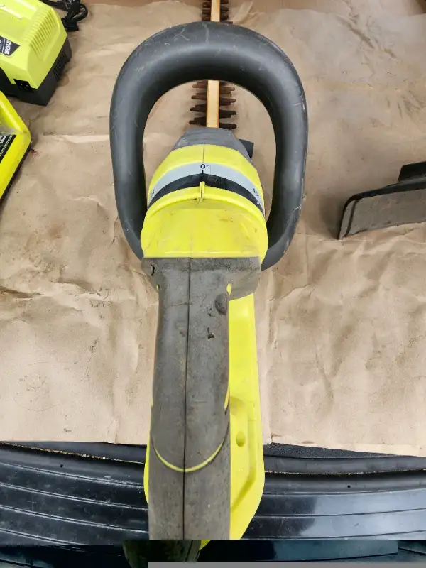 RYOBI 40V 24-inch Lithium-Ion Cordless Hedge Trimmer (Tool Only) in Outdoor Tools & Storage in Windsor Region - Image 8