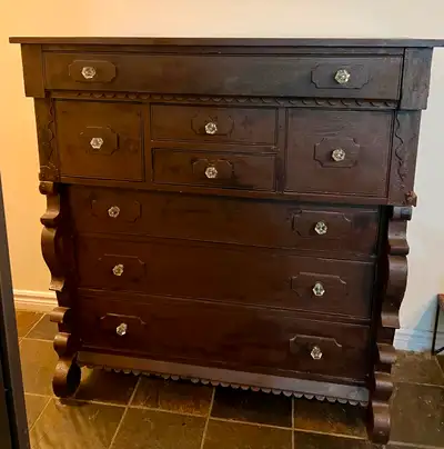 Commode antique en bois 2 morceaux un sur l’autre.