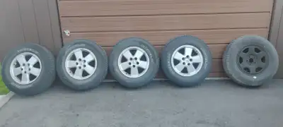 Size 235 / 70 / 16 on rims came off a 2011 Ford Escape. 4 aluminum rims and 1 steel rim