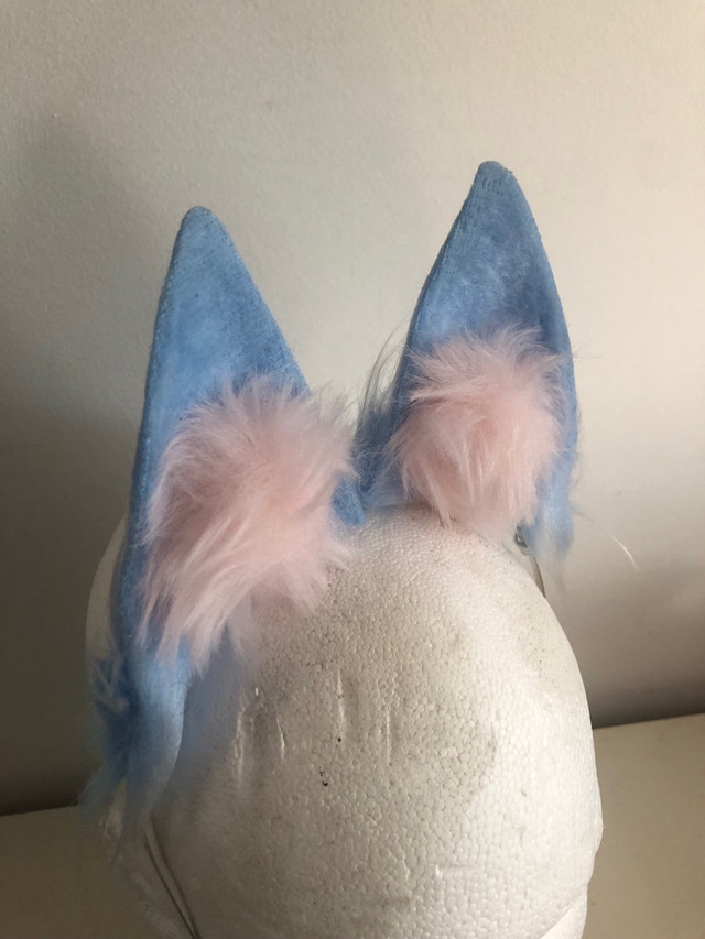 Blue pink fox ears and tail  dans Costumes  à Ville de Québec - Image 2