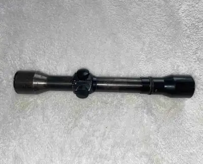 This is a Pecar Berlin 4x81 scope. It is a used scope. There is a dent and some cosmetic damage. Sti...