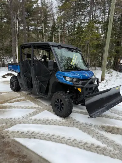 2023 CAN-AM SSV DEFENDER MAX XT64 HD10 ONLY 649 KMS! (Not a misprint!) In pristine condition! New ac...