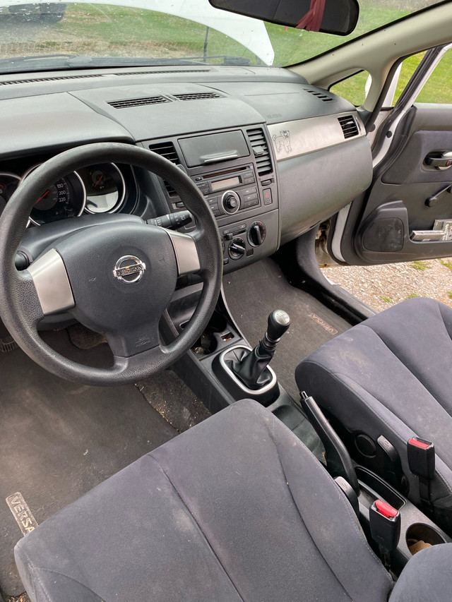 Versa Nissan 2009 in Cars & Trucks in Peterborough - Image 2