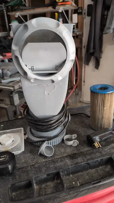 Keep your pool water crystal clear with this pre-owned Intex filter pump, designed for efficient cir...
