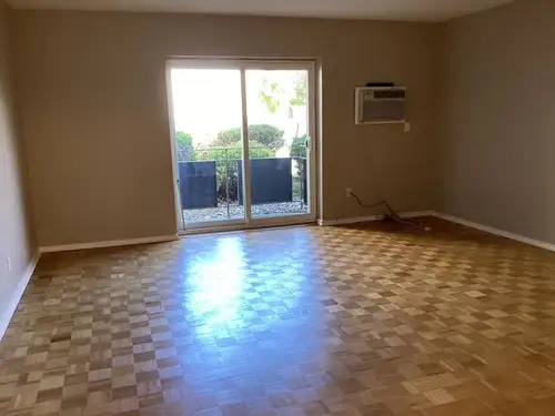 Available now! Clean and quiet boutique building. We’ve built a friendly, respectful atmosphere - an...