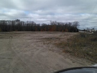 terrain commercial vacant Mont-Laurier