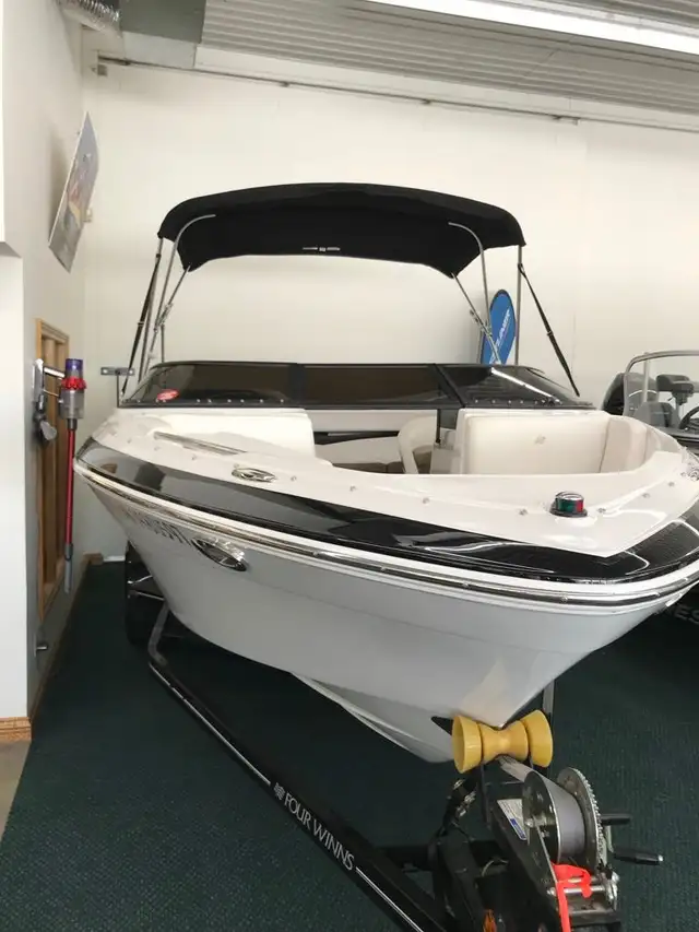Fourwinns H200SS 2008 boat and trailer. in Powerboats & Motorboats in Peterborough - Image 9