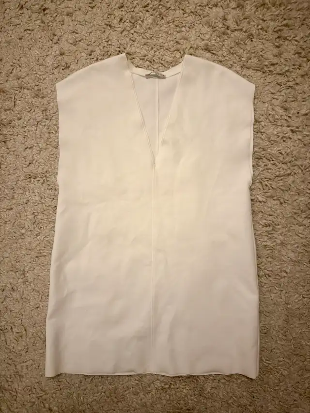 ZARA SCUBA EFFECT VEST TOP OFF WHITE V NECK TUNIC S in Women's - Tops & Outerwear in Kitchener / Waterloo - Image 6
