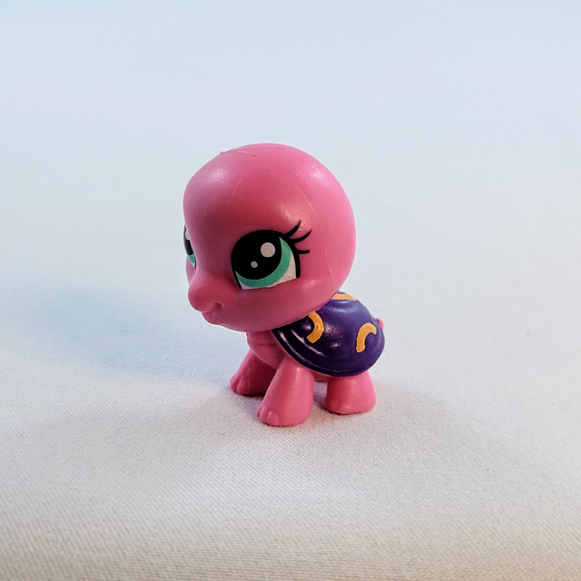 Littlest Pet Shop LPS #4142 Lollie Shields Turtle Toy Hasbro Pet in Toys & Games in Strathcona County