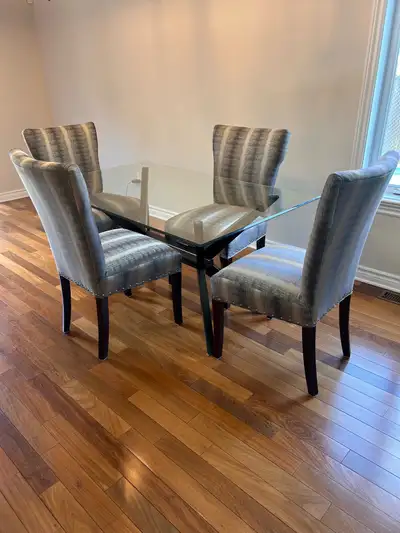 Table en verre & 4 chaises / Glass Dining Table Set, View more