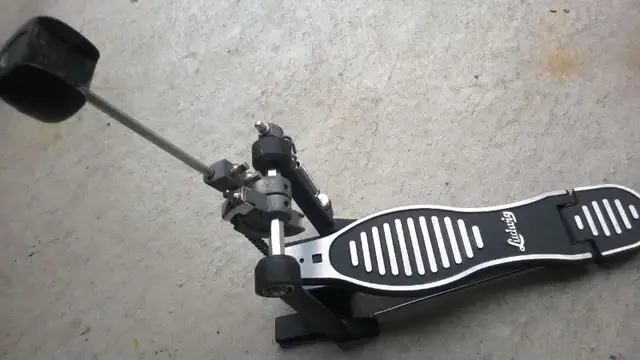 Vintage Pearl and Ludwig Bass Drum Pedals in Drums & Percussion in Mississauga / Peel Region - Image 8