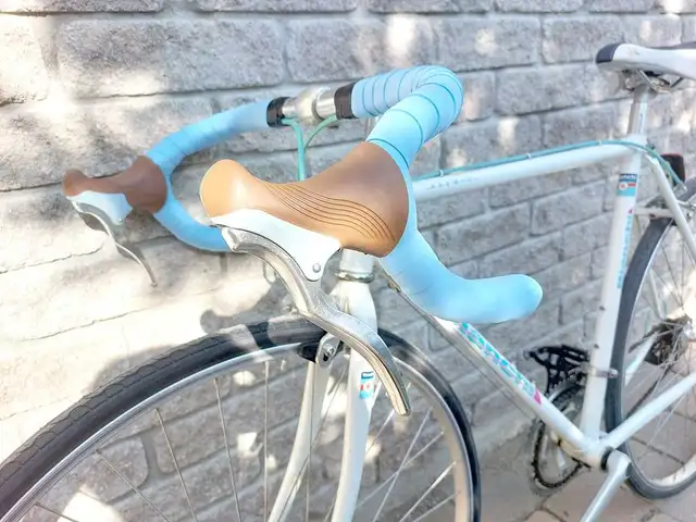 Bianchi Premio Road White 14 speed Bike in Road in Barrie - Image 4