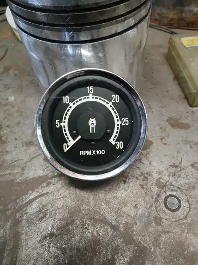 3 1/4 inch back side diameter Kenworth rpm guage looks like new found in box. 500 obo