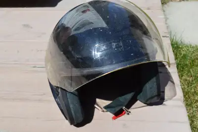 Black motor cycle helmet good condition size XL sold bike have no use for it $35.00 403 281-7603