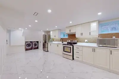 Leslie-Sheppard 2 Bedrooms Walkout