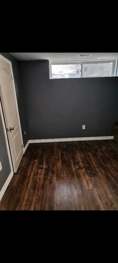 One spacious room with attached washroom for rent. Near to grocery, two mosuqes, bank, schools, rest...
