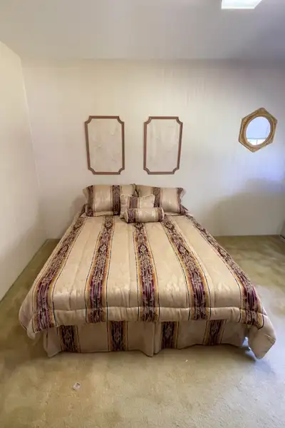 QUEEN MATTRESS, BOX SPRING + FRAME... PLUS 6 PIECE DUVET SET, View more