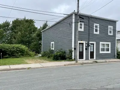 Available weekly 800$ /2800$ monthly now until April 30, 2026 with possible extension. Excellent loc...