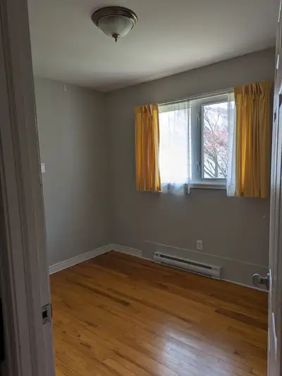 Looking for third roommate