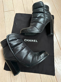 Women Chanel Black Leather Boots