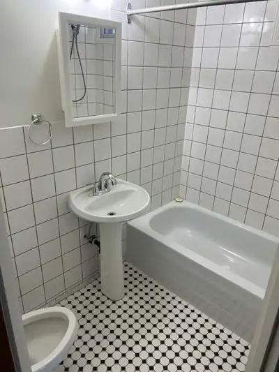 Beau trois et demi au triplex avec un grand balcon, véranda arrière, entrer laveuse sécheuse pré l’a...