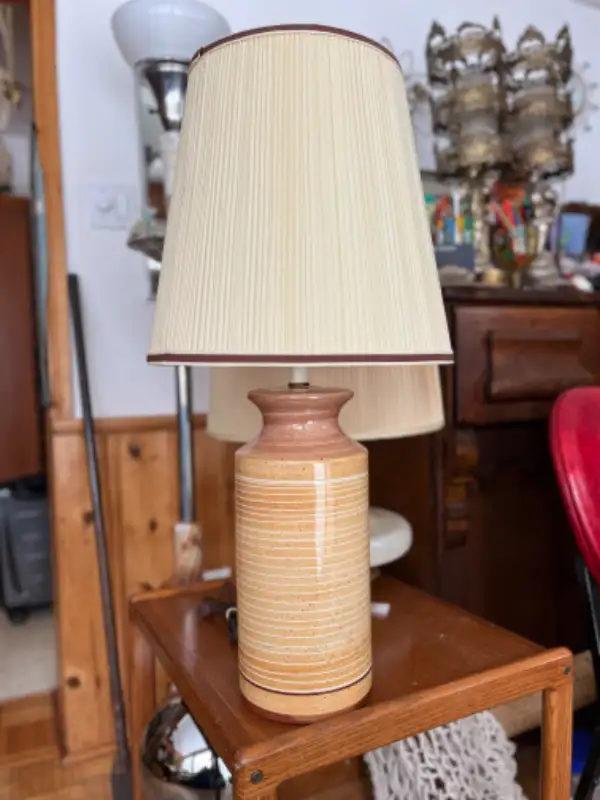 Grande lampe vintage tall textural striped pottery lamp in Indoor Lighting & Fans in City of Montréal - Image 7