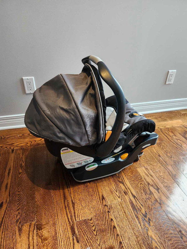 Chicco keyfit 30 siège auto bébé | infant car seat dans Poussettes, porte-bébés et sièges d'auto  à Ville de Montréal - Image 2
