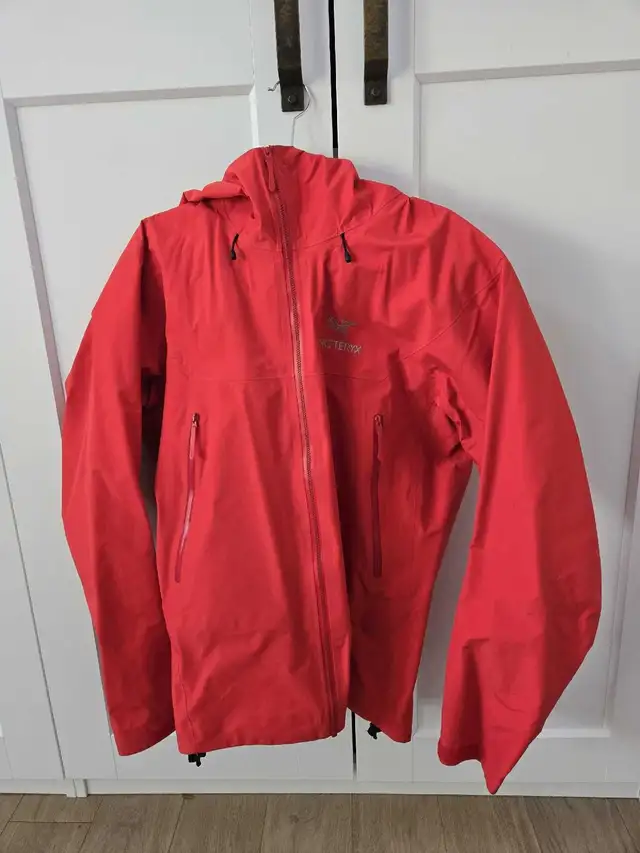 Arc'teryx Beta LT Red64269658921602120