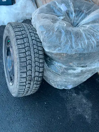 SET WINTER TIRES ON THE STEEL RIMS. PIRELLI ICE CONTACT 195/65/15, Good condition