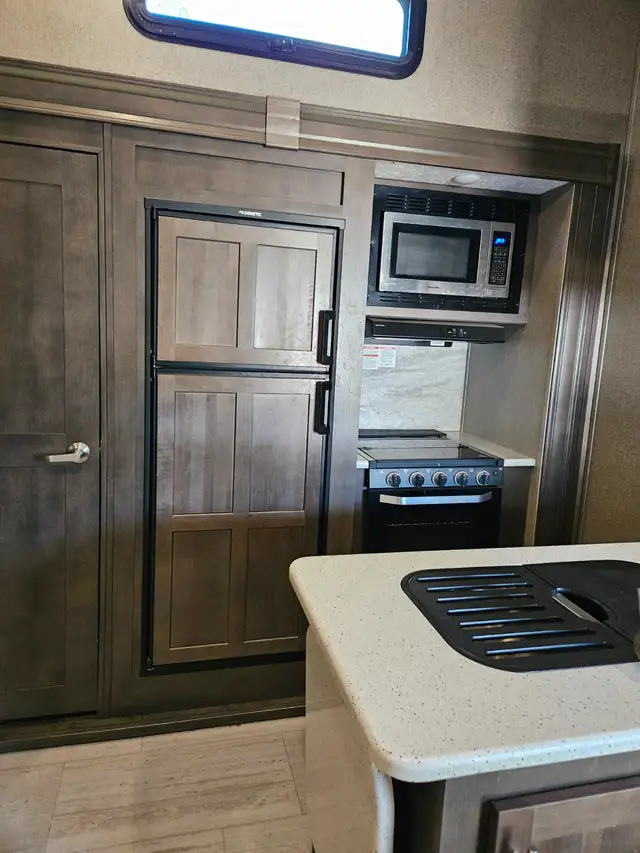 2020 Rockwood  5th Wheel in Travel Trailers & Campers in Regina - Image 7