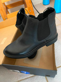 BRAND NEW WOMAN KENNETH COLE BOOTS SIZE 7 for sale