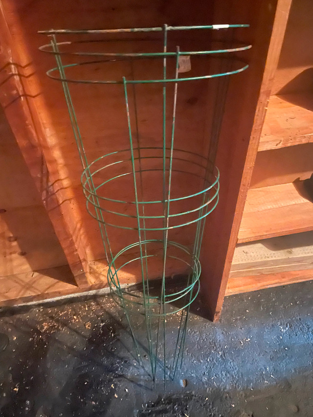 Tomato Plant Support Cages in Plants, Fertilizer & Soil in Ottawa - Image 2