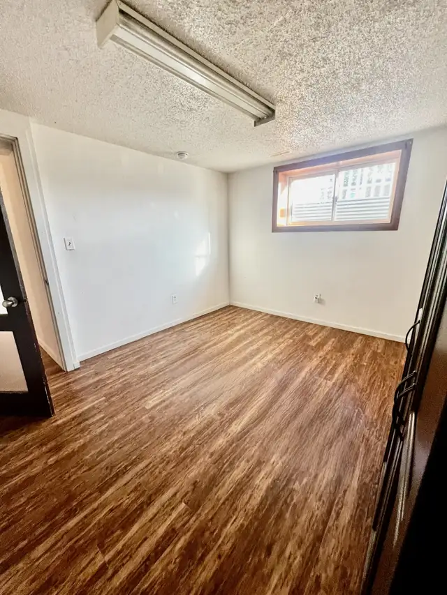 2 BEDS - LEGAL BASEMENT SUITE